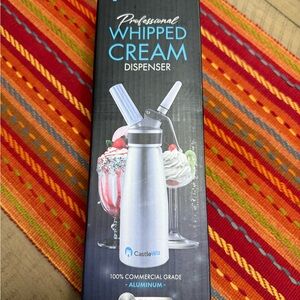 Silver Castle Wiz Whipped Cream Dispenser Plus Charger Cartridges